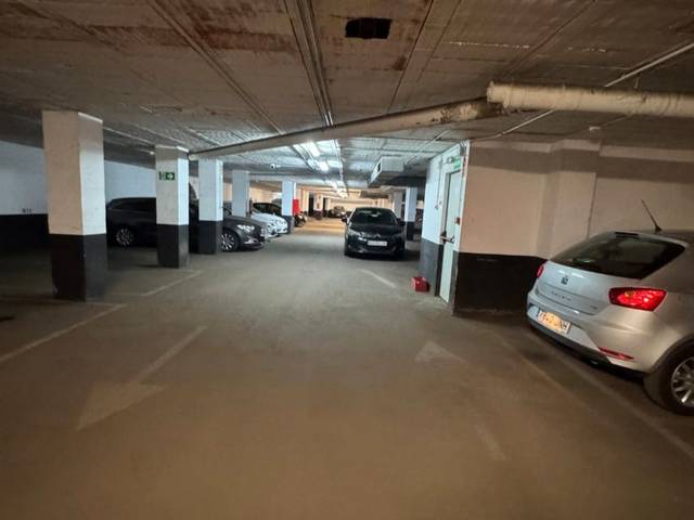 Garaje en Venta en Calle de Purchena, 48 en Apóstol Santiago