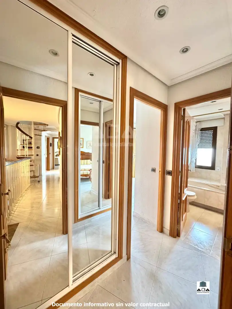 Casa o chalet en venta en Poyales del Hoyo con Aire acondicionado, Calefacción y Jardín privado