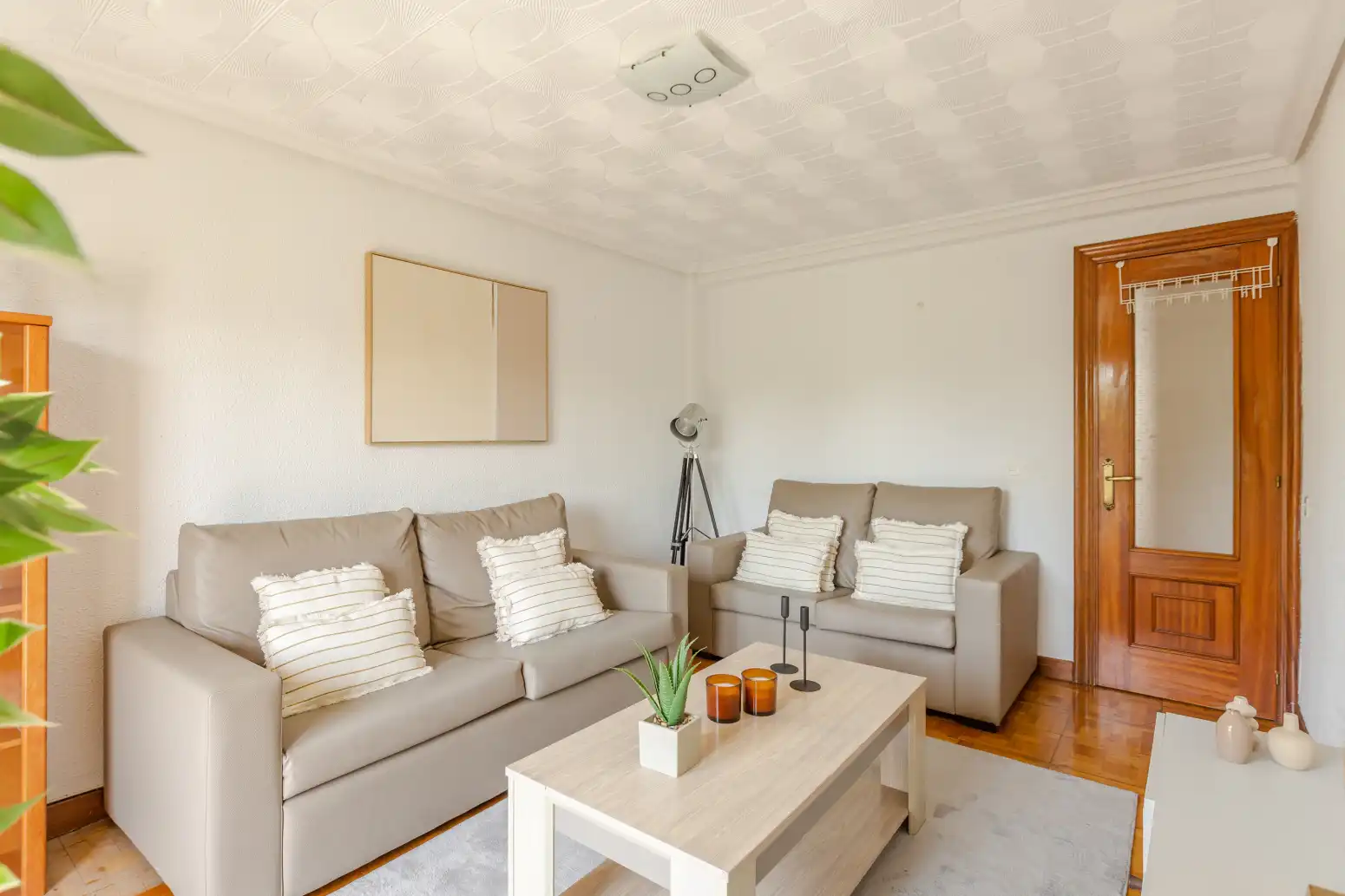 Sala de estar de Piso en venta en  Pamplona / Iruña con Calefacción, Parquet y Balcón
