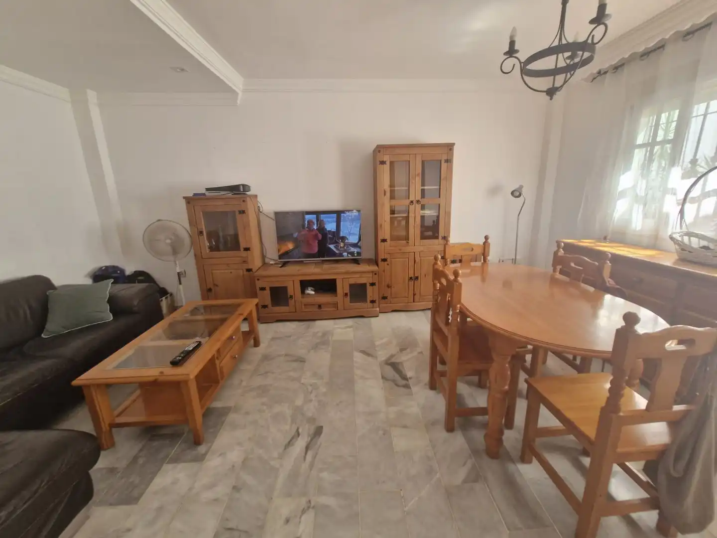 Sala d'estar de Casa adosada en venda en La Línea de la Concepción amb Terrassa