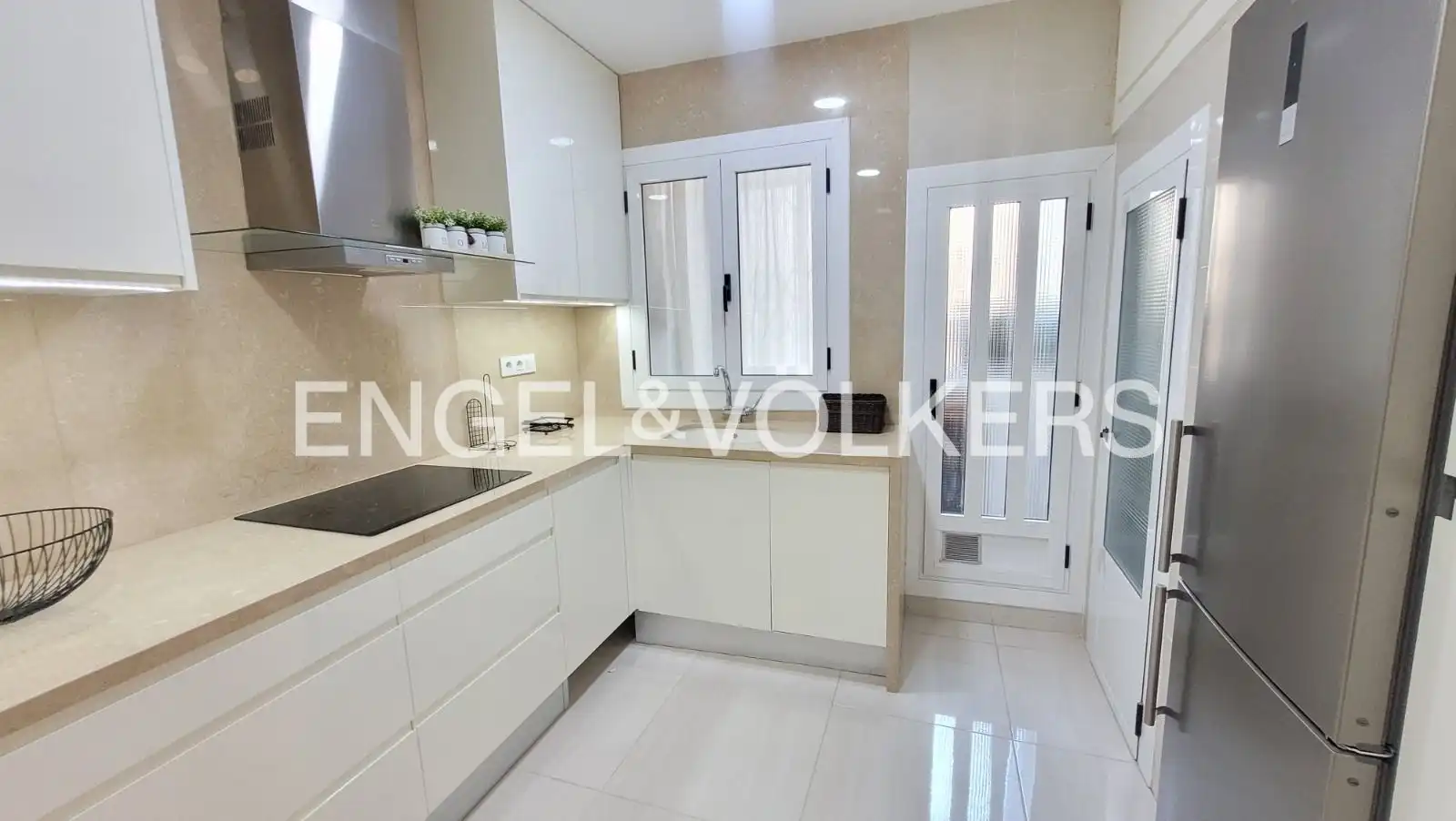 Kitchen of Flat for rent in Valencia  with Air Conditioner and Heating
