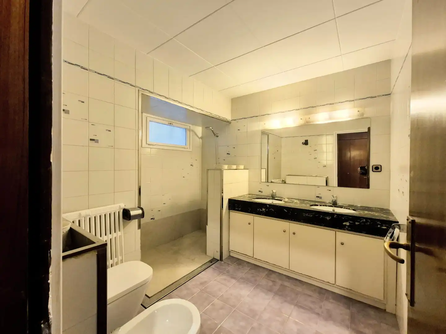 Badezimmer von Wohnung zur Miete in Barcelona mit Klimaanlage, Heizung und Parkett