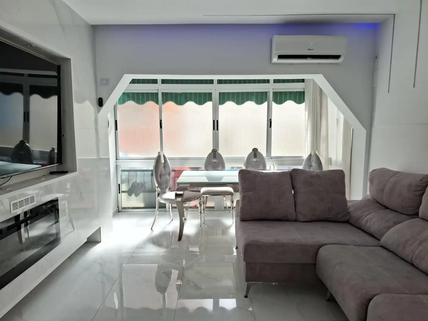 Sala de estar de Piso en venta en Marbella con Aire acondicionado y Piscina comunitaria