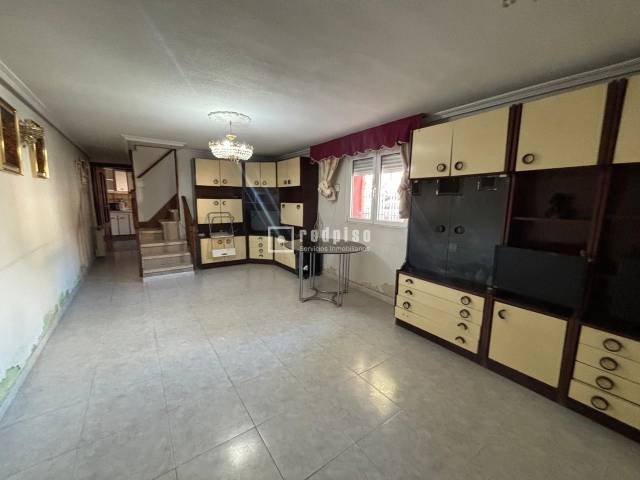 Casa-chalet en Venta en MEMBEZAR en Entrevías