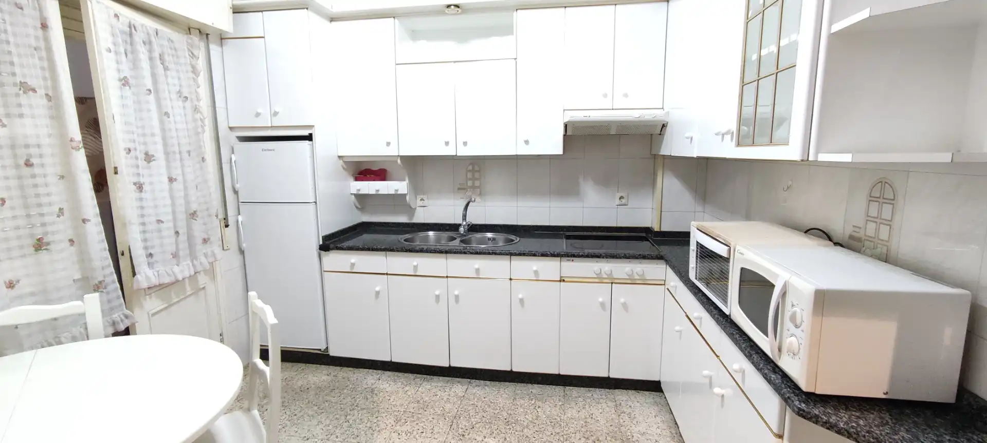 Cocina de Piso de alquiler en Ourense Capital  con Calefacción, Amueblado y Horno
