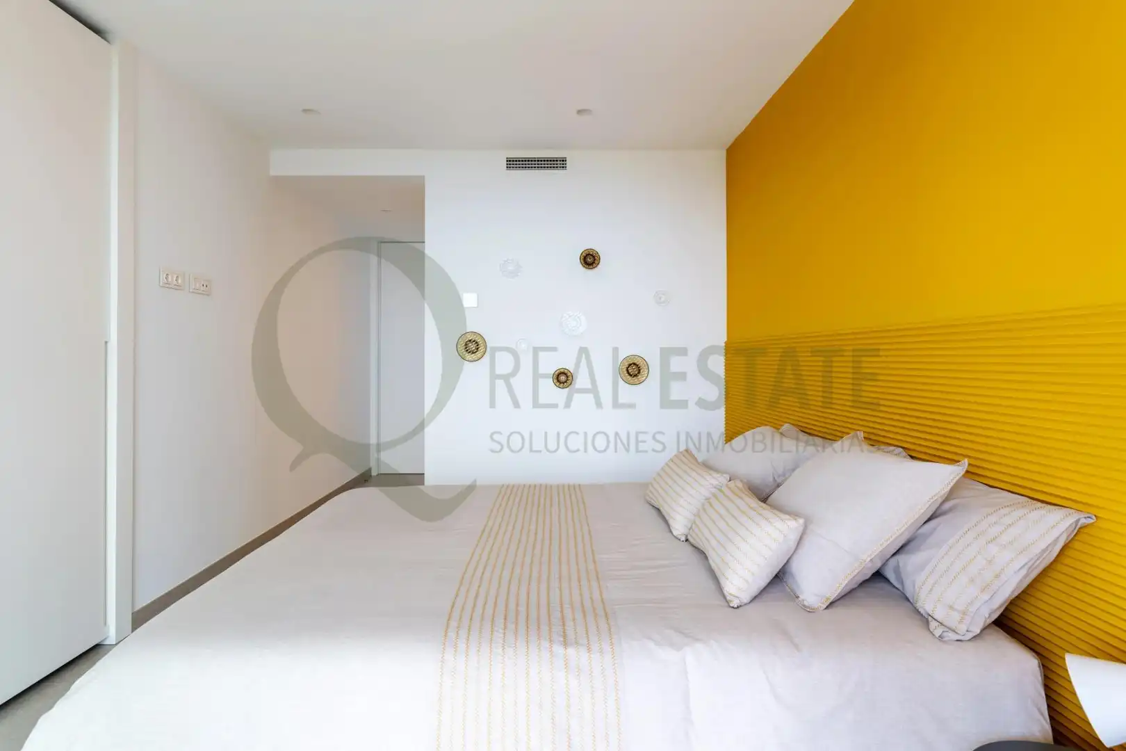 Dormitori de Casa o xalet en venda en Alicante / Alacant amb Calefacció, Jardí privat i Terrassa