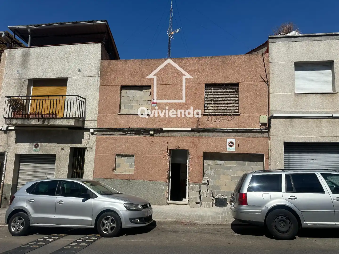Vista exterior de Casa adosada en venda en Sabadell