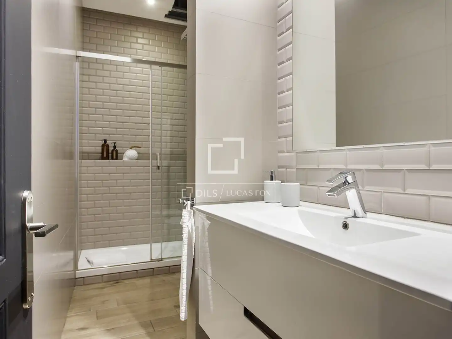 Bathroom of Flat for sale in Barcelona  with Air Conditioner, Heating and Furnished