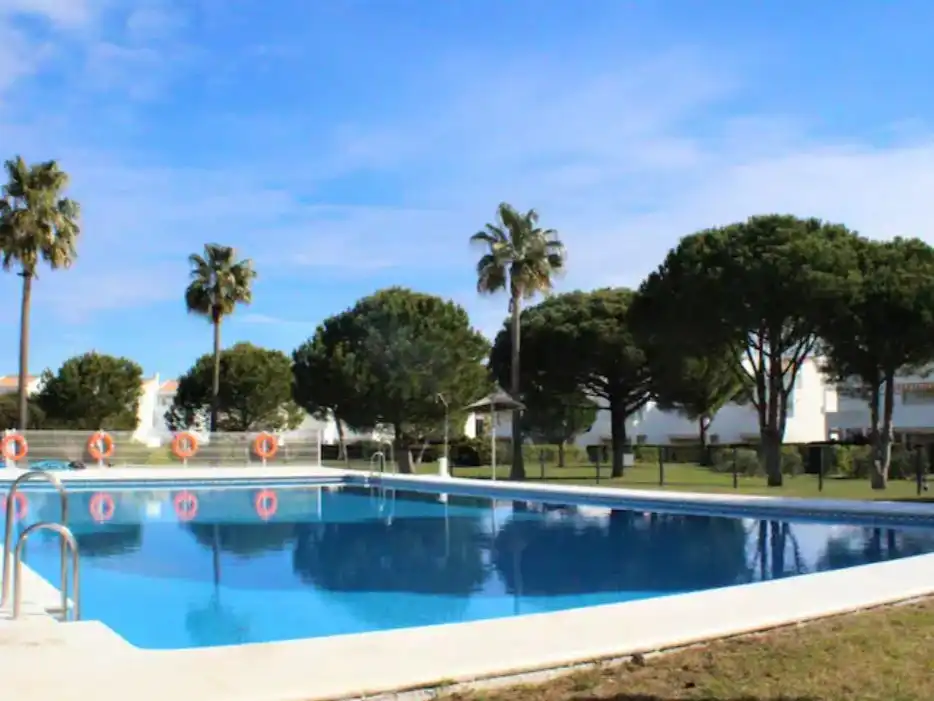 Schwimmbecken von Wohnungen zur Miete in Chiclana de la Frontera mit Klimaanlage, Heizung und Terrasse