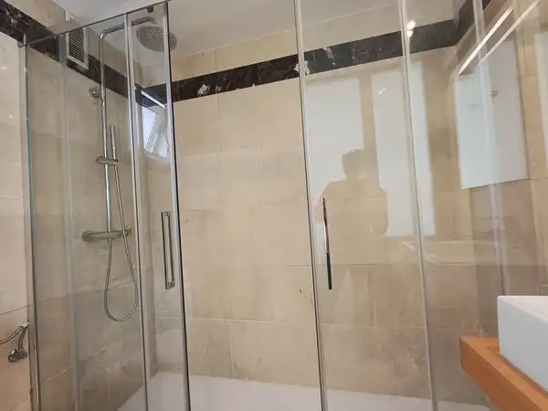 Baño de Piso en venta en Vigo  con Calefacción, Terraza y Trastero