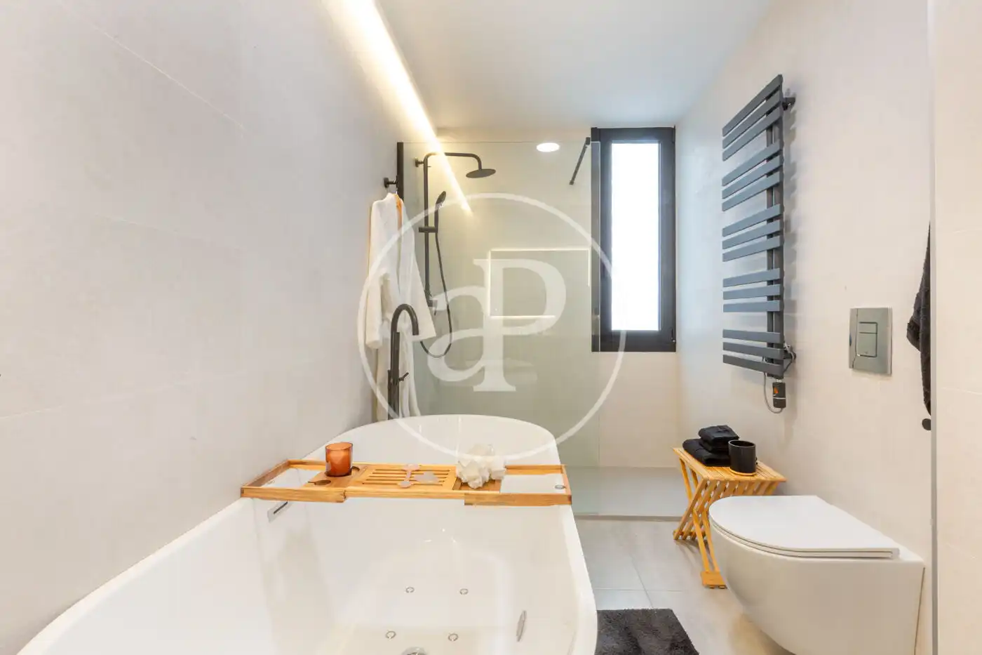 Baño de Piso en venta en Valencia con Aire acondicionado, Calefacción y Amueblado