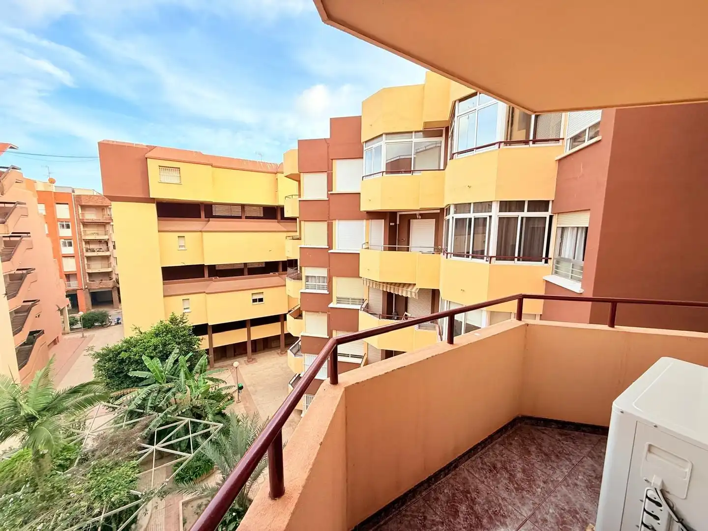 Vista exterior de Pis en venda en Águilas amb Terrassa, Moblat i Balcó