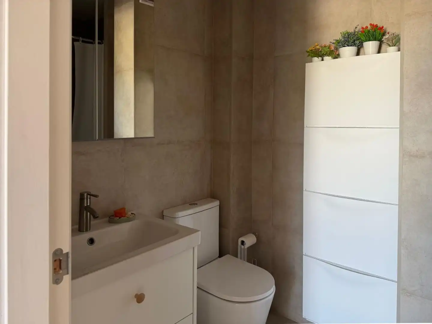 Badezimmer von Wohnung zum Verkauf in Sanlúcar de Barrameda mit Klimaanlage, Terrasse und Balkon