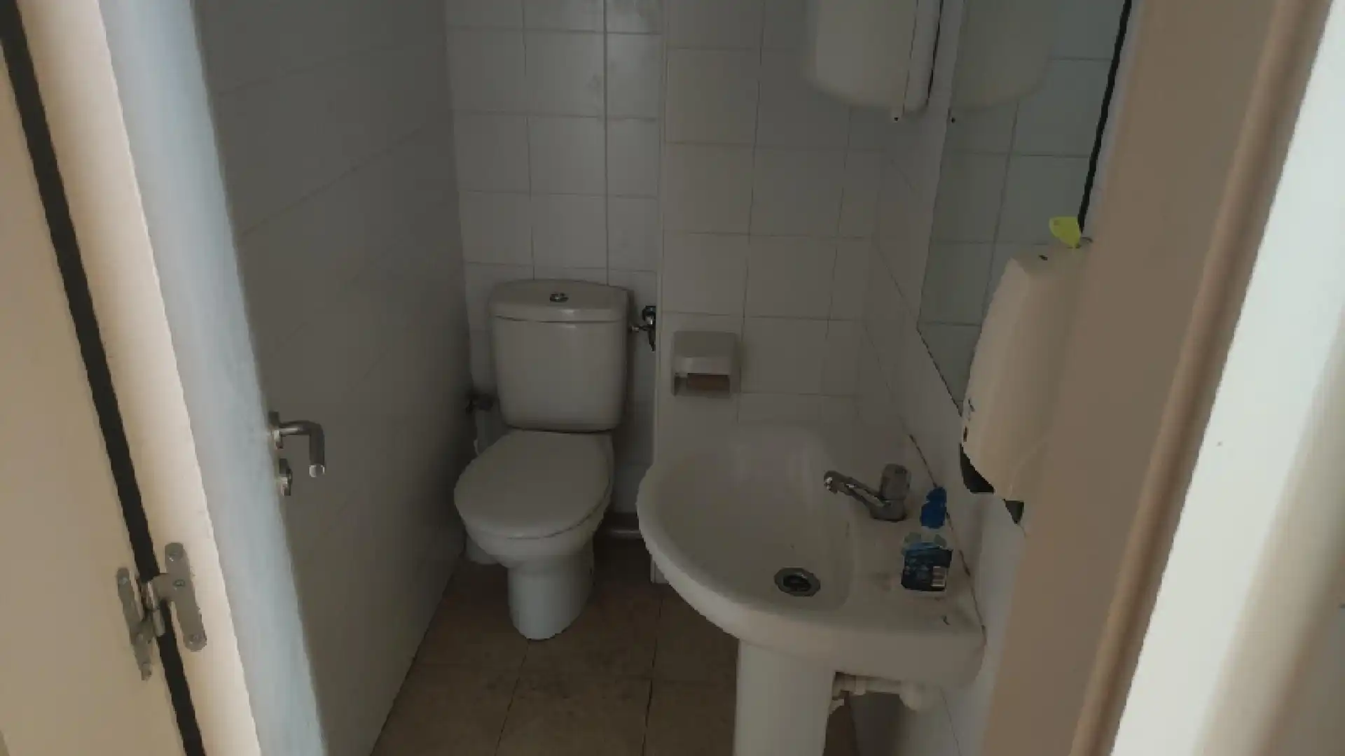 Bathroom of Commercial properties for rent in Aller