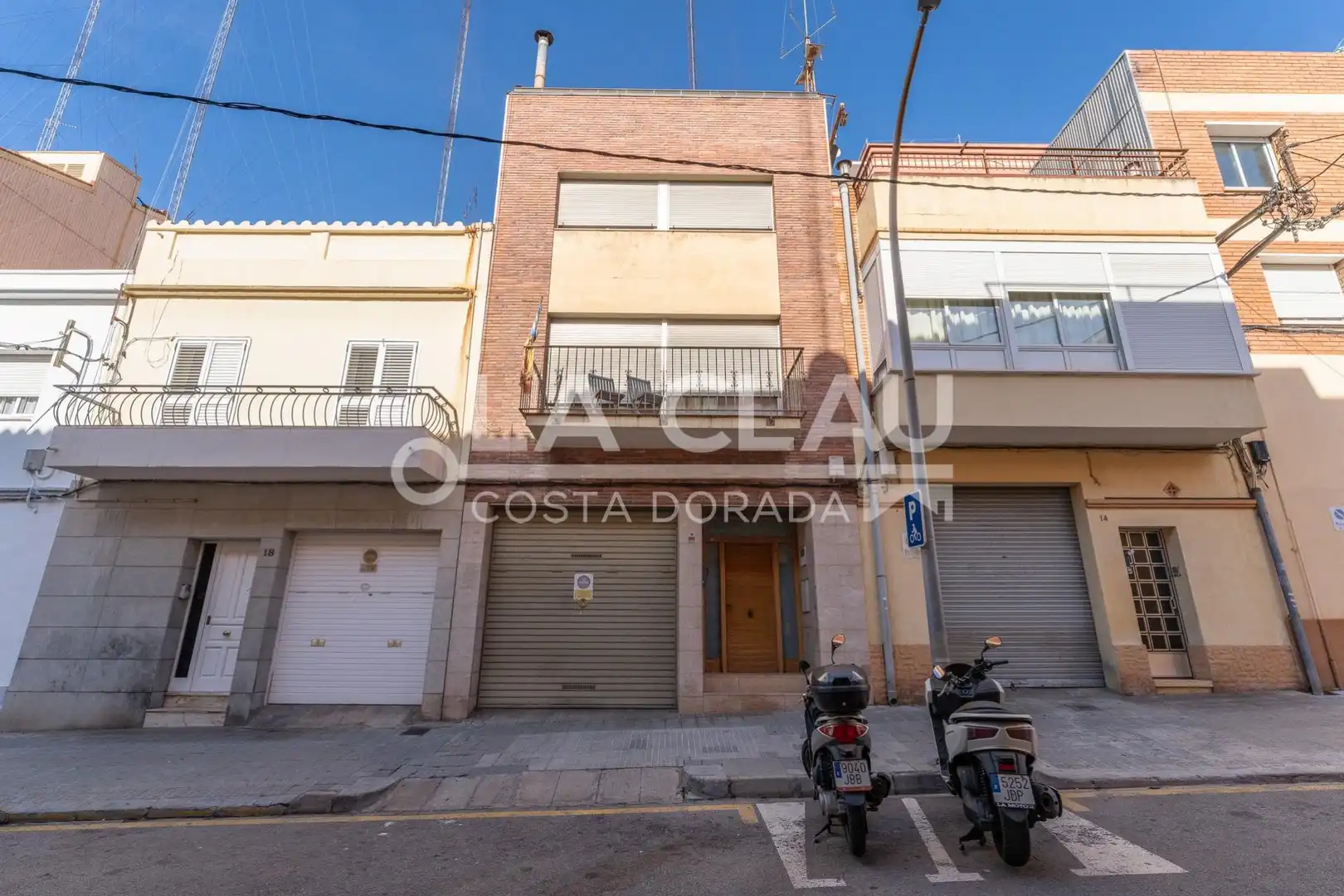 Außenansicht von Einfamilien-Reihenhaus zum Verkauf in Gavà mit Heizung