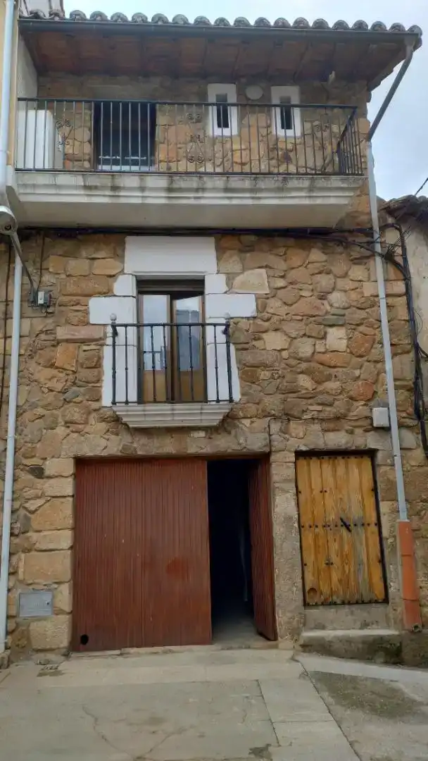 Vista exterior de Casa adosada en venda en Cadalso amb Traster, Moblat i Forn