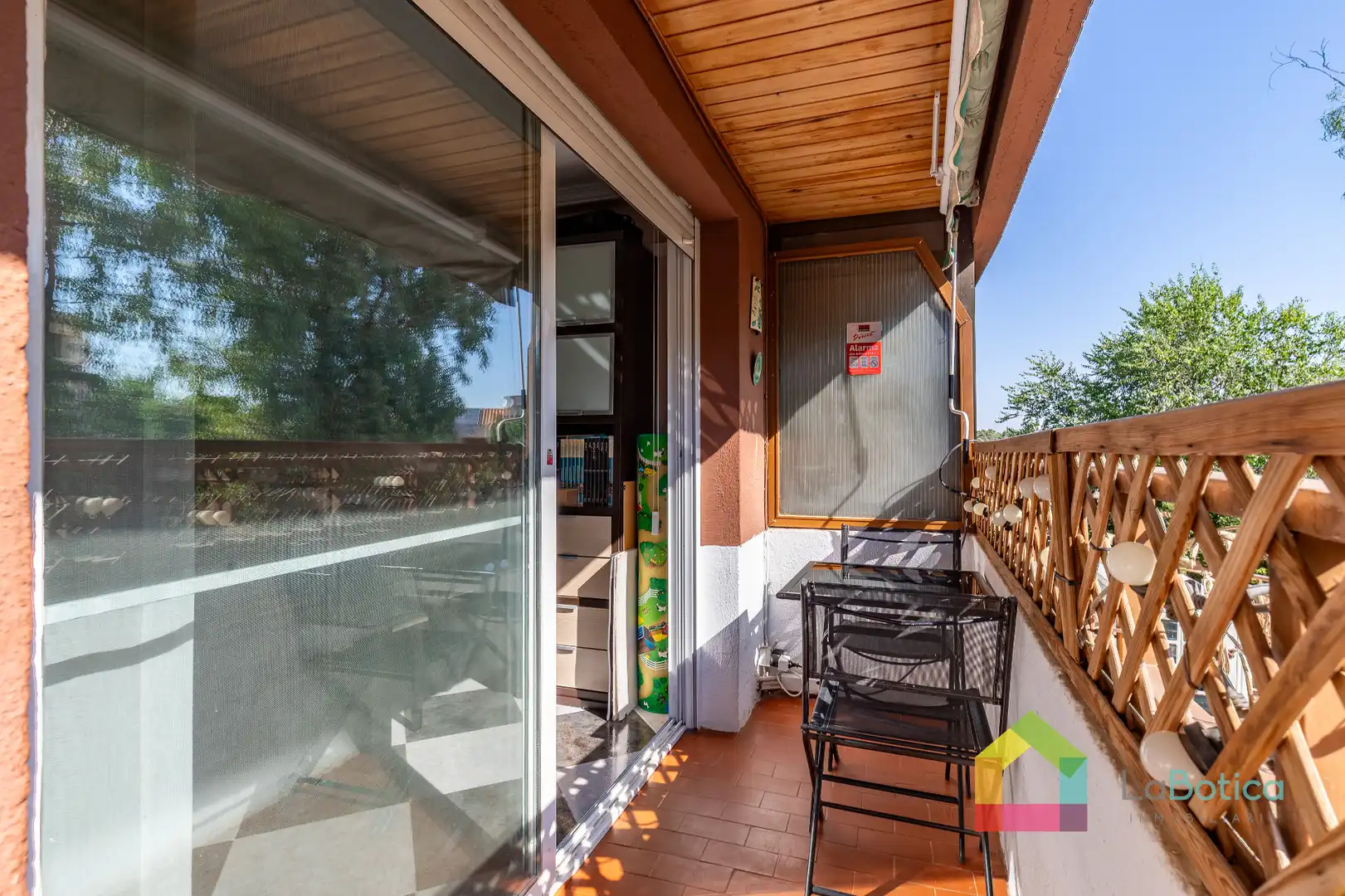 Terraza de Piso en venta en Olías del Rey con Aire acondicionado, Calefacción y Piscina comunitaria