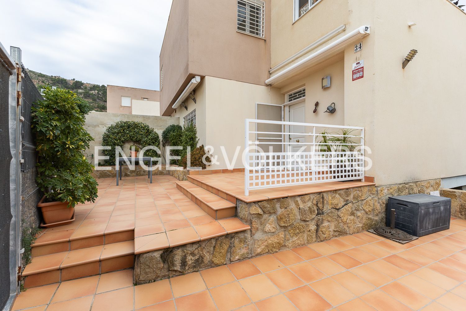 Terrassa de Casa o xalet en venda en Serra amb Aire condicionat, Calefacció i Jardí privat