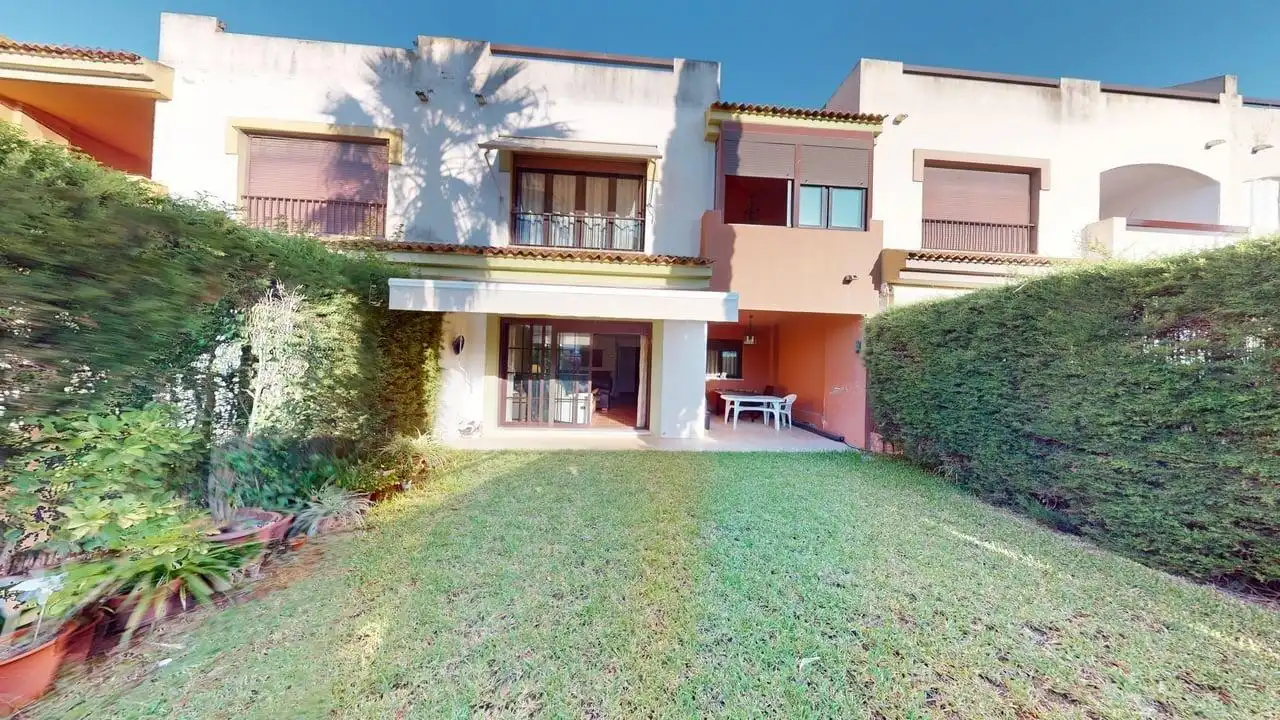 Vista exterior de Casa adosada de alquiler en Guillena con Aire acondicionado, Calefacción y Jardín privado