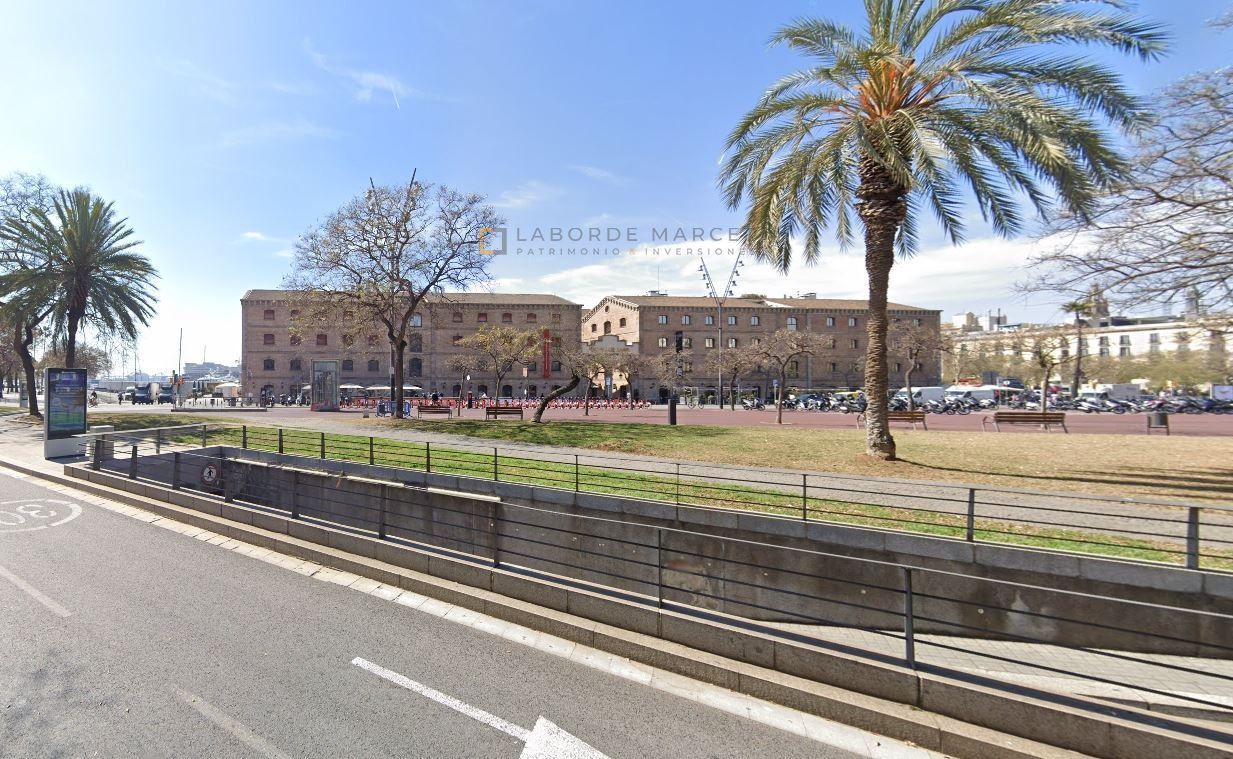 Exterior view of Building for sale in  Barcelona Capital