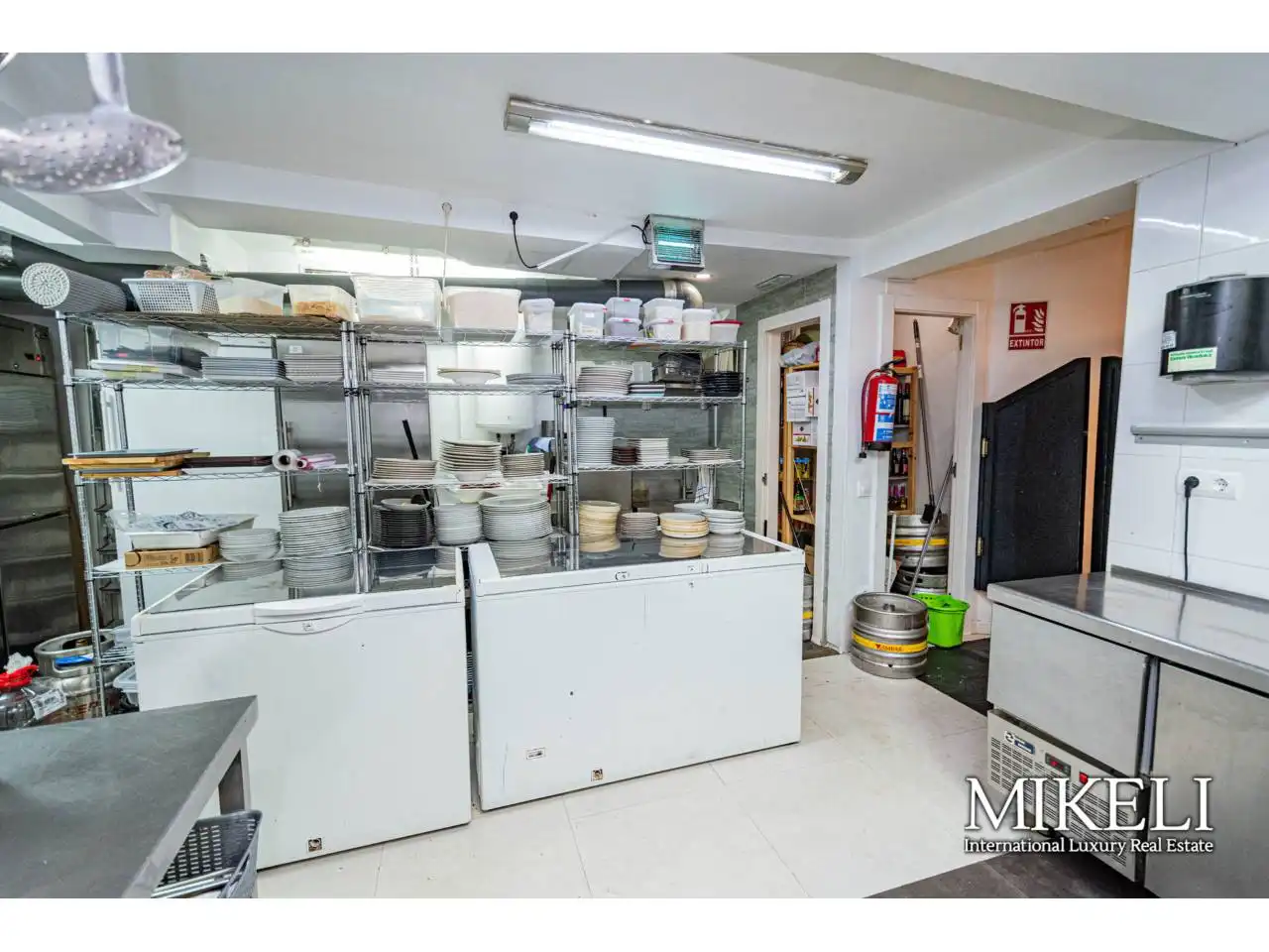 Cocina de Local en traspaso en Santander con Aire acondicionado y Alarma