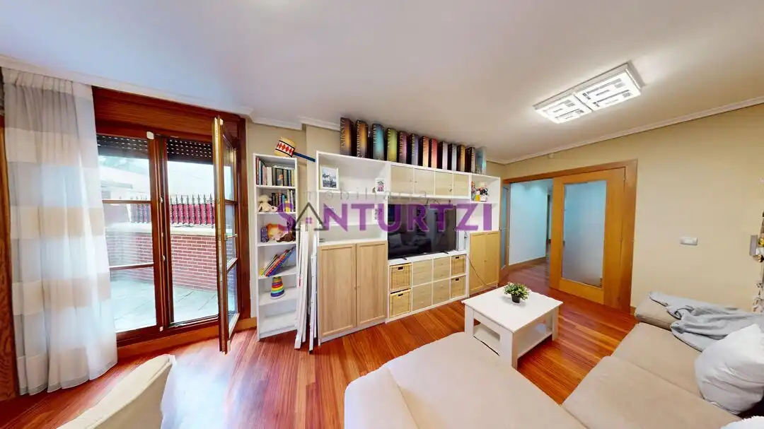 Jardín de Piso en venta en Santurtzi  con Calefacción, Terraza y Trastero