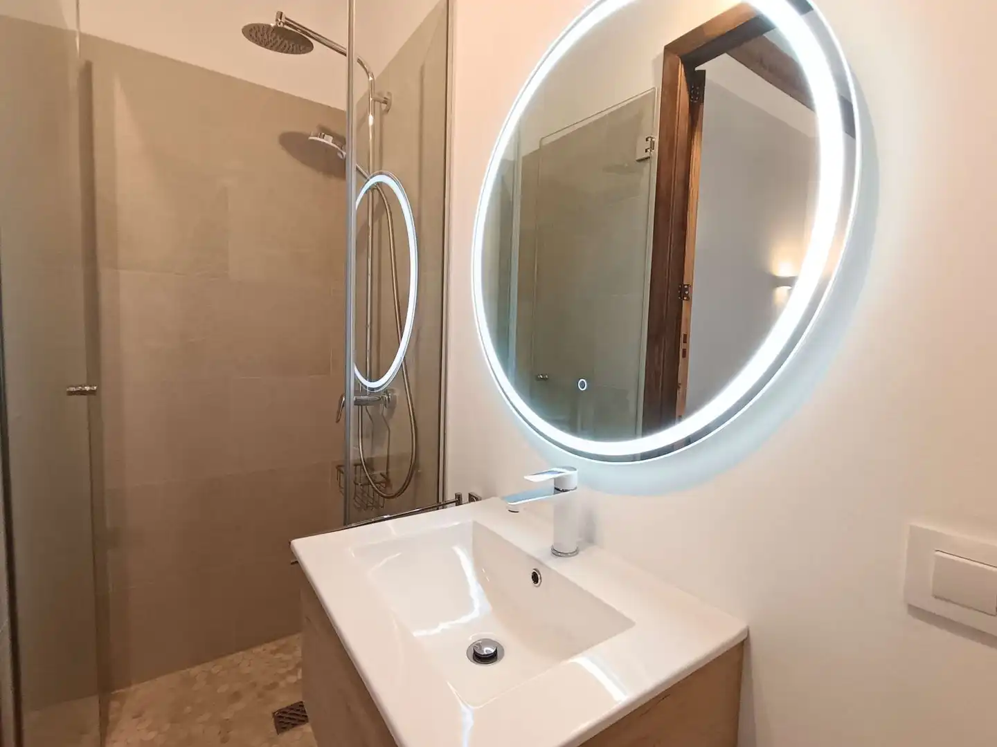 Bathroom of Houses for sale in Llubí  with Heating, Terrace and Furnished