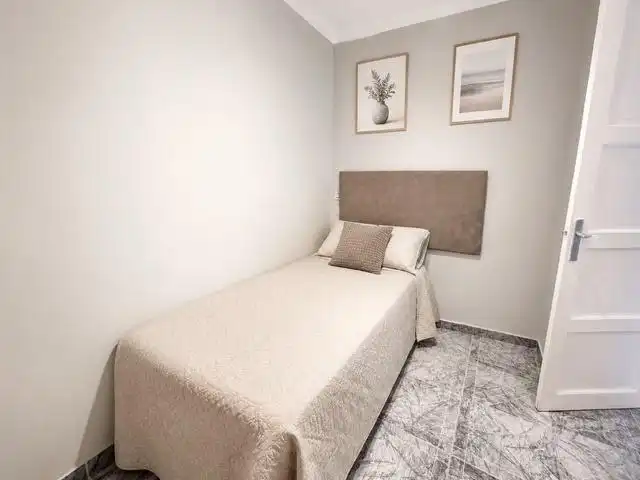 Bedroom of Flat for sale in Zaragoza  with Furnished