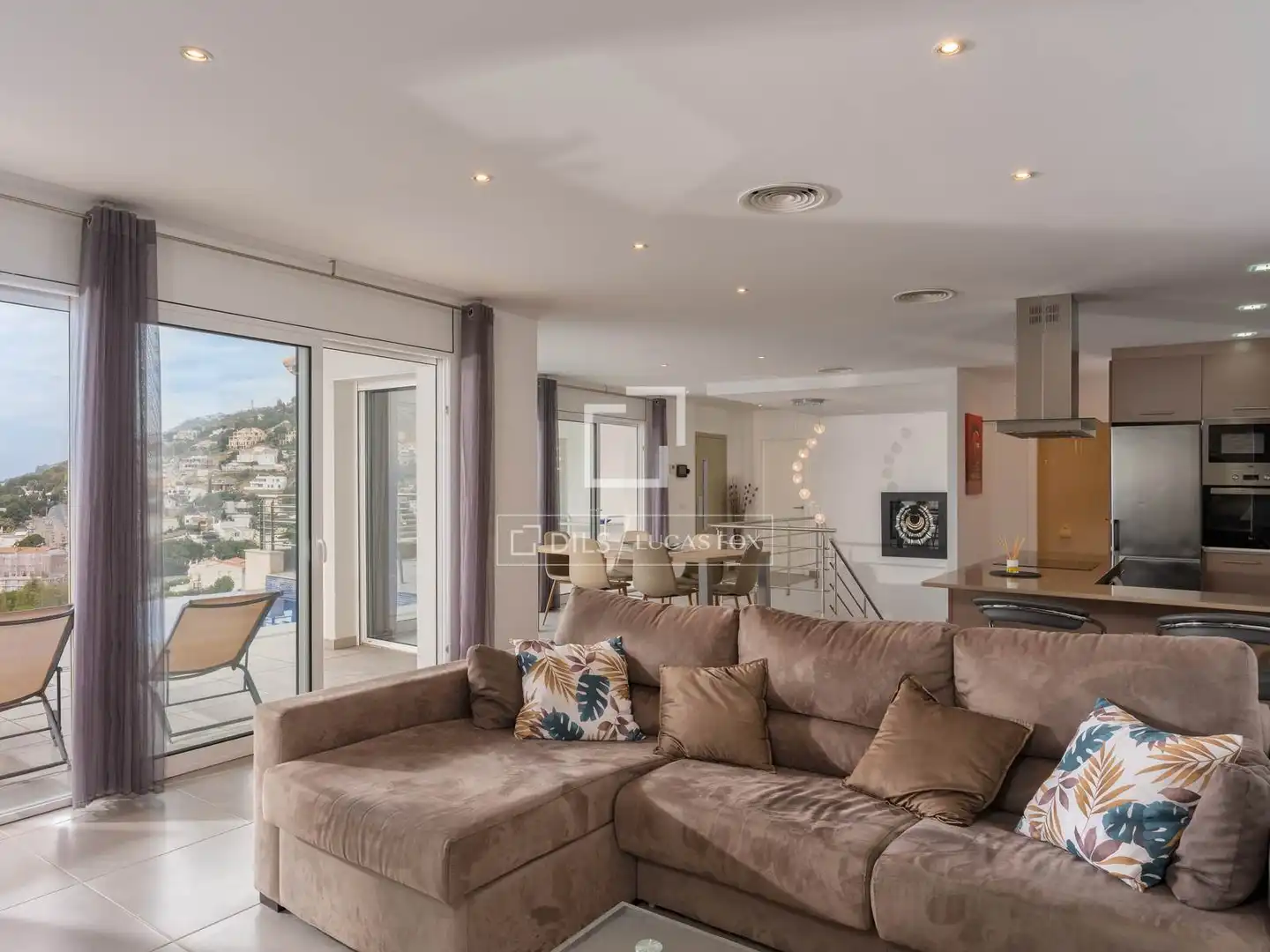 Living room of Houses for sale in Roses  with Air Conditioner, Heating and Terrace