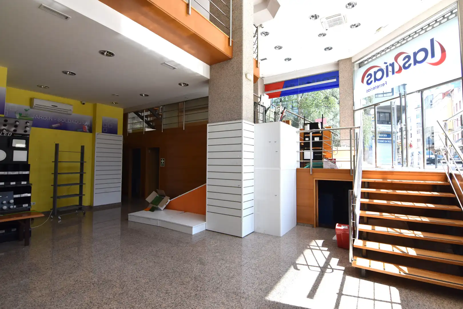 Local comercial en alquiler en Plaza José González Dopeso 51, imagen 2