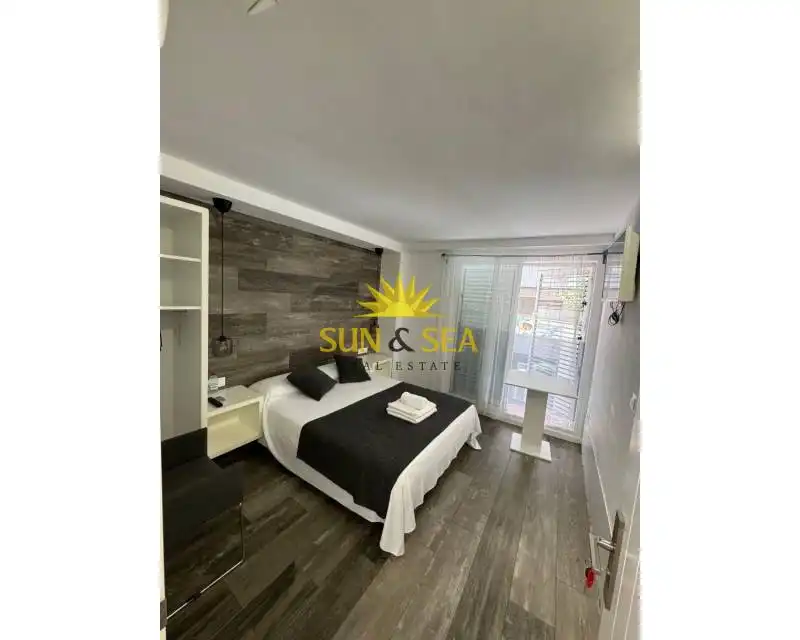 Habitación de Edificio en venta en Santa Pola