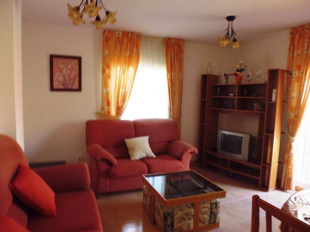 Sala d'estar de Àtic de lloguer en Alhaurín de la Torre amb Terrassa, Moblat i Balcó