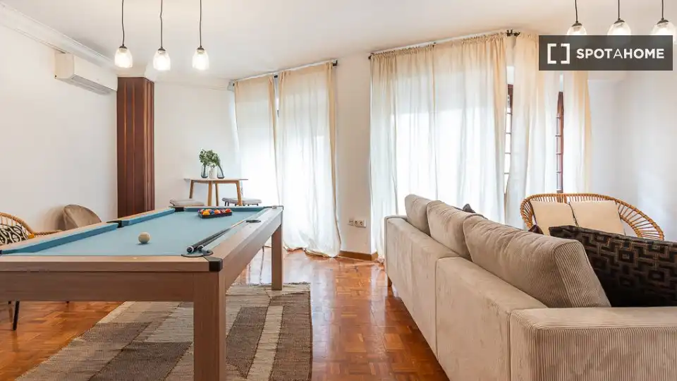 Room in Ensanche - Diputación