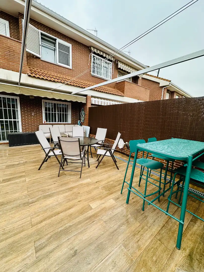 Terraza de Casa adosada en venta en Parla con Aire acondicionado, Calefacción y Jardín privado