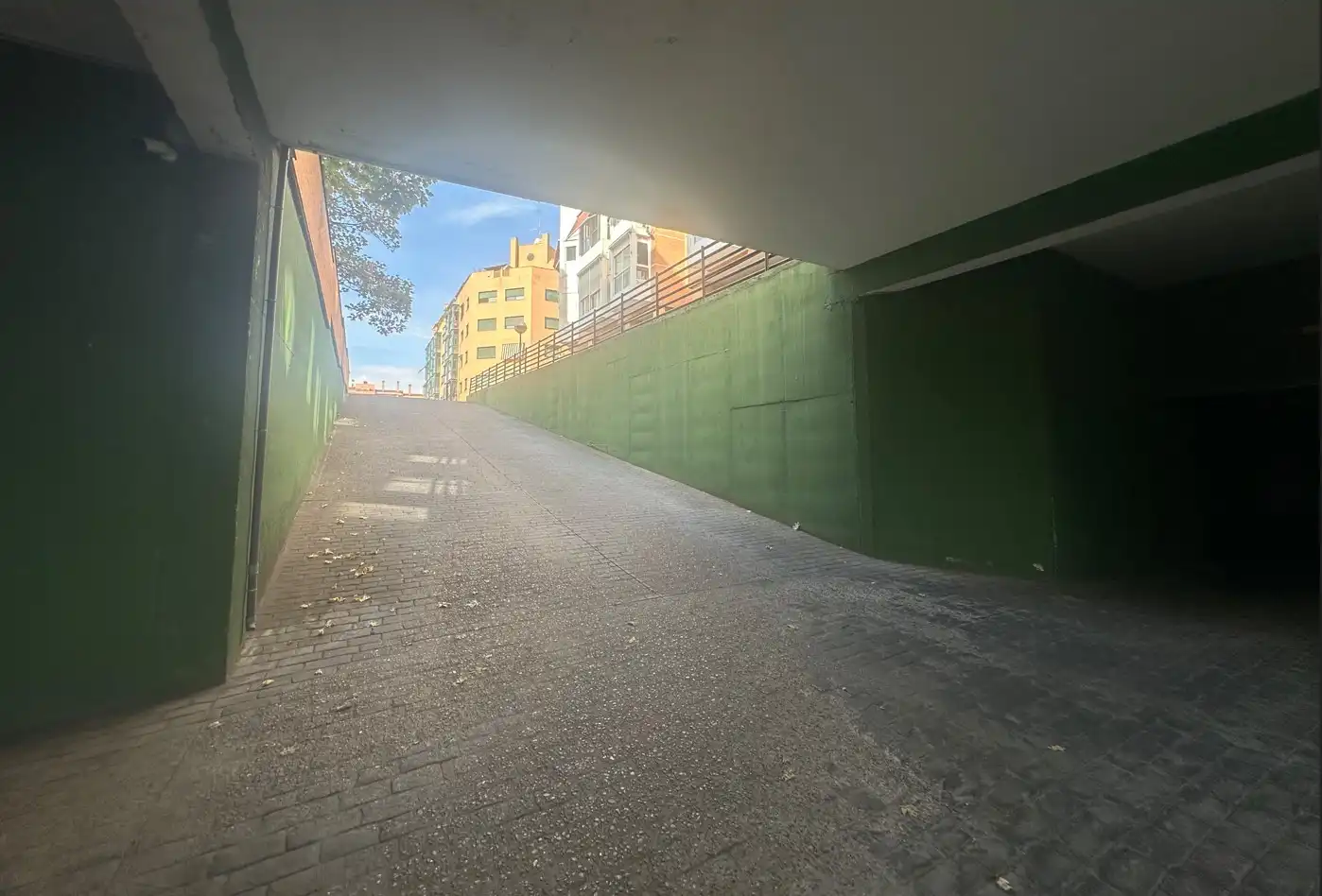 Aparcament de Pis en venda en Madrid amb Aire condicionat, Calefacció i Jardí privat