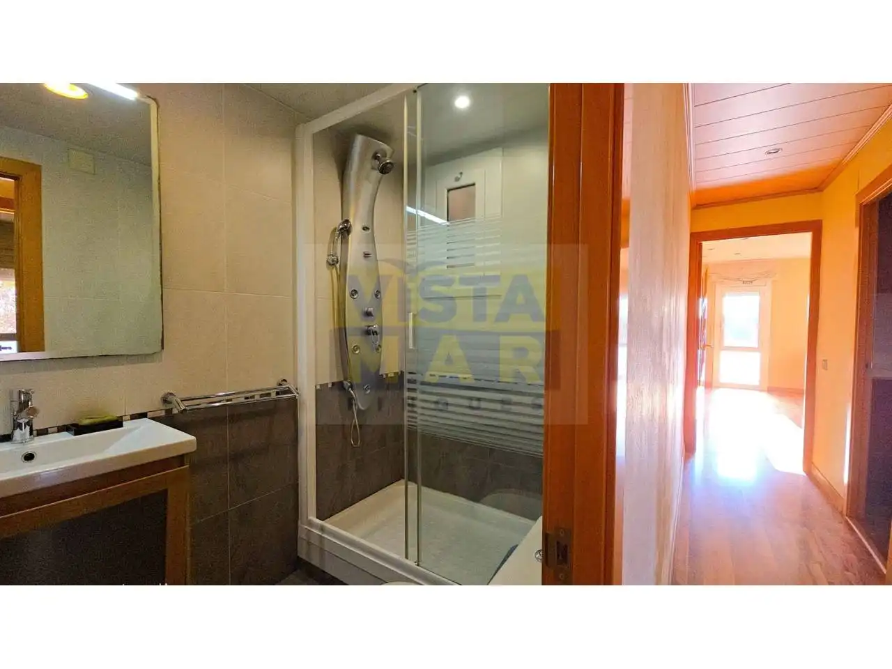Bathroom of Attic for rent in Cubelles  with Air Conditioner, Heating and Parquet flooring