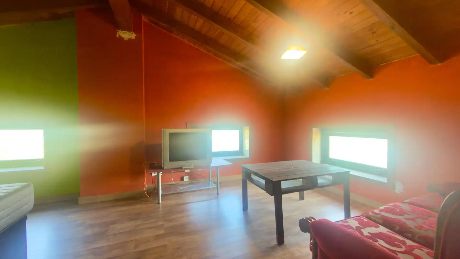 Sala d'estar de Finca rústica en venda en Castrelo de Miño amb Jardí privat, Terrassa i Moblat
