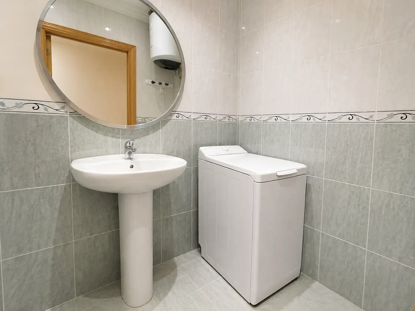 Bathroom of Flat for sale in Patraix