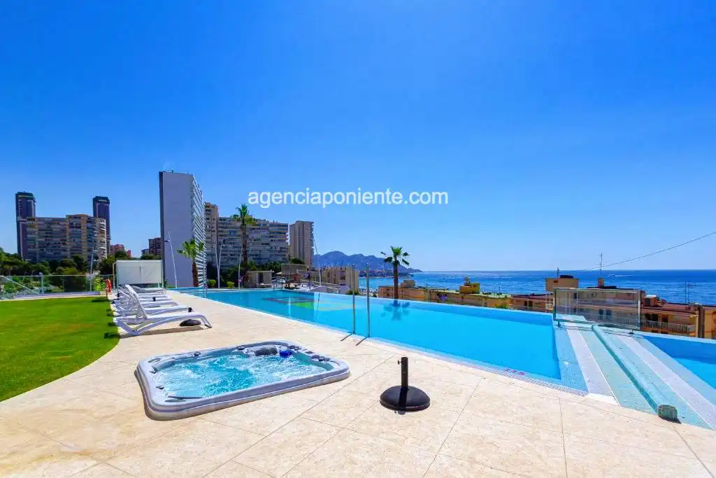 Swimming pool of Flat for rent in Benidorm  with Air Conditioner, Terrace and Furnished