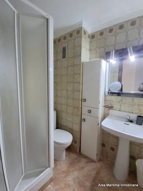 Bathroom of Flat for rent in Valencia  with Air Conditioner, Heating and Furnished