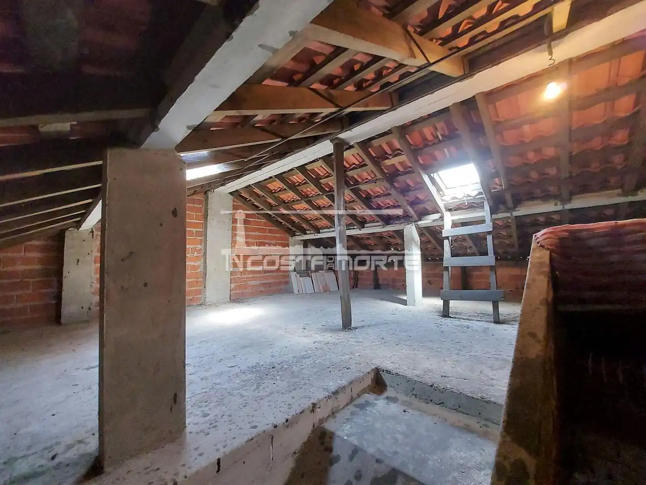 Casa adosada en venta en Camariñas con Trastero y Amueblado