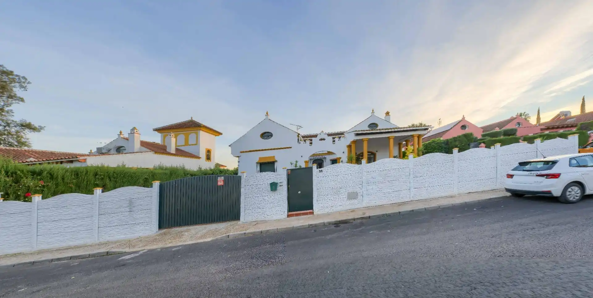 Exterior view of Houses for sale in Espartinas  with Air Conditioner, Private garden and Terrace