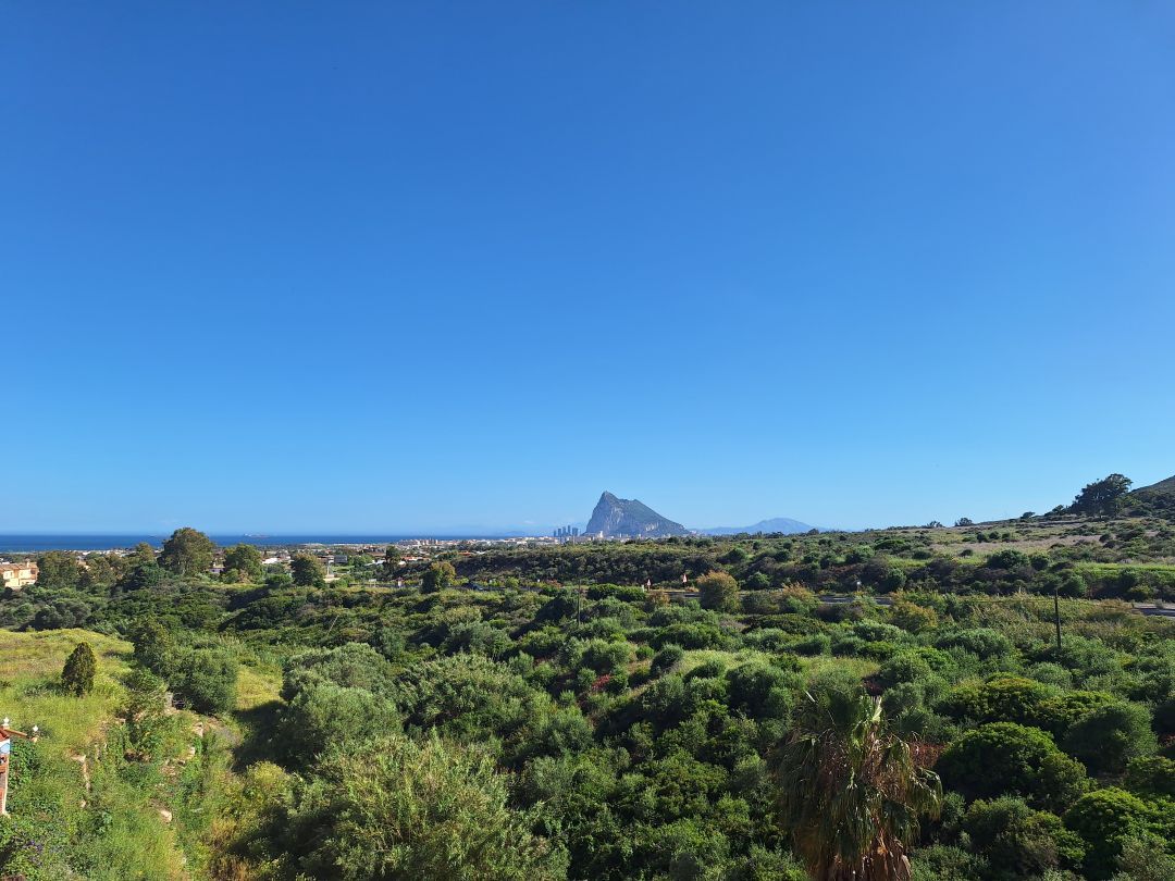 Exterior view of Flat for sale in La Línea de la Concepción  with Terrace, Swimming Pool and Furnished