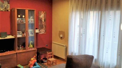 CASA ADOSADA EN VENTA EN MANLLEU, imatge 3