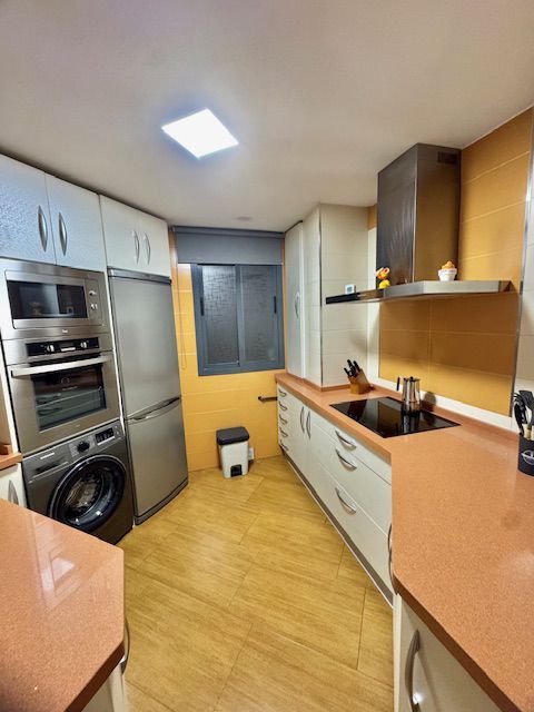 Kitchen of Flat for sale in  Sevilla Capital  with Air Conditioner and Storage room
