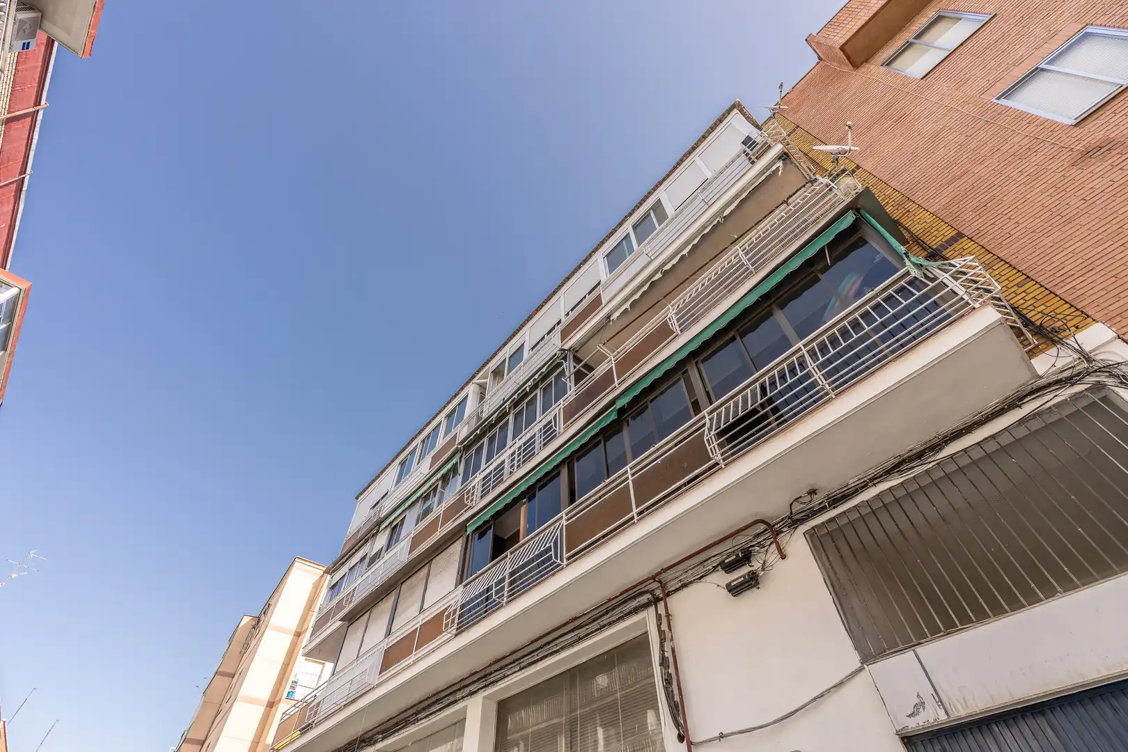 Vista exterior de Piso en venta en Madrid con Calefacción y Terraza