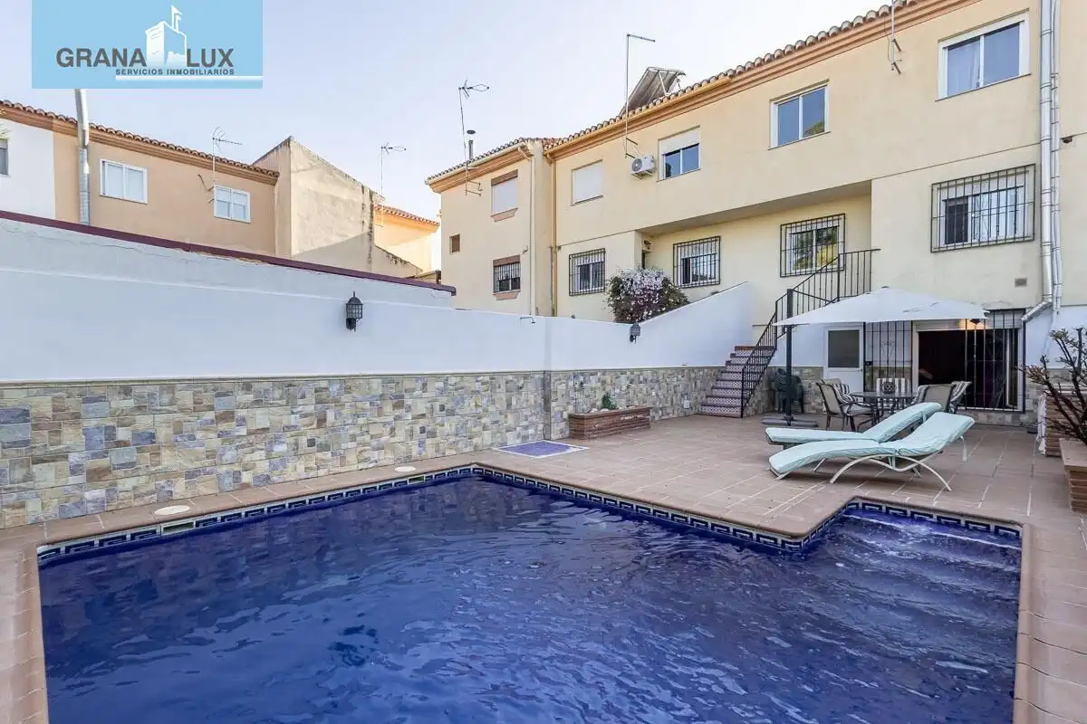 Piscina de Casa o chalet en venta en Vegas del Genil con Aire acondicionado, Calefacción y Terraza