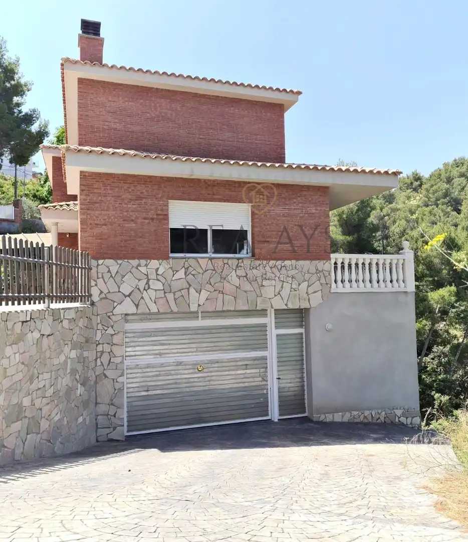 Vista exterior de Casa o chalet en venta en Cervelló con Aire acondicionado, Calefacción y Jardín privado