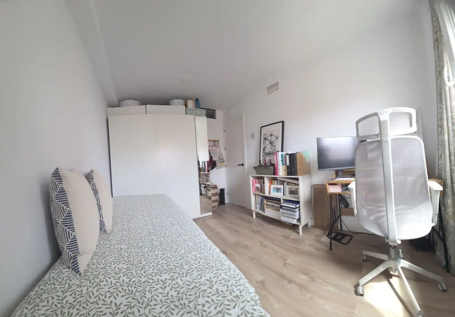 Bedroom of Flat for sale in Sevilla  with Air Conditioner and Terrace