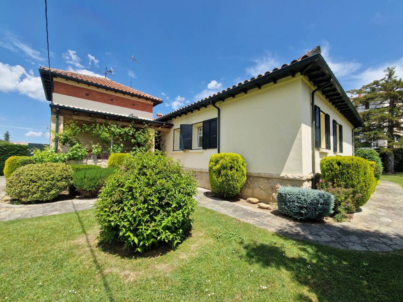 Jardí de Casa o xalet en venda en Villarcayo de Merindad de Castilla la Vieja amb Calefacció, Jardí privat i Terrassa